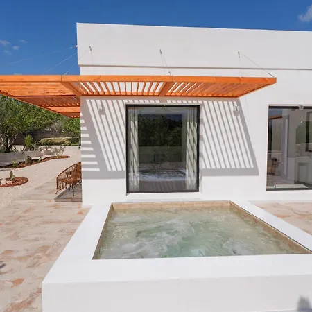 Harmony House - Con Piscina E Vasca Idromassaggio